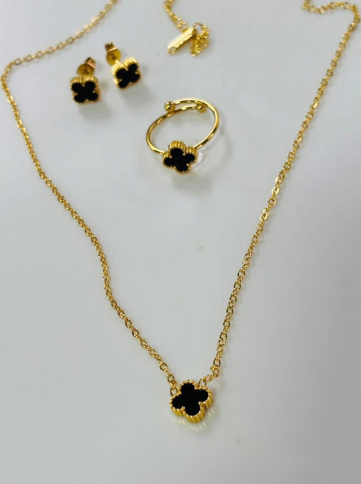 Collar con aretes y anillo