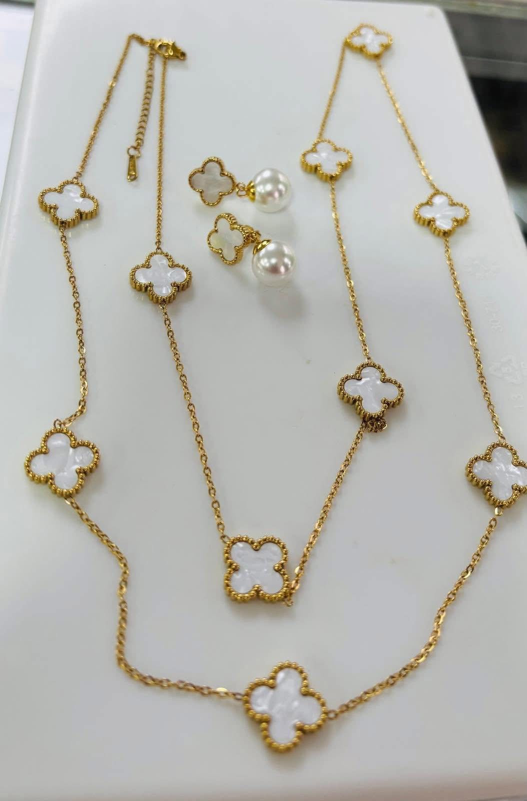 Set de collar y aretes